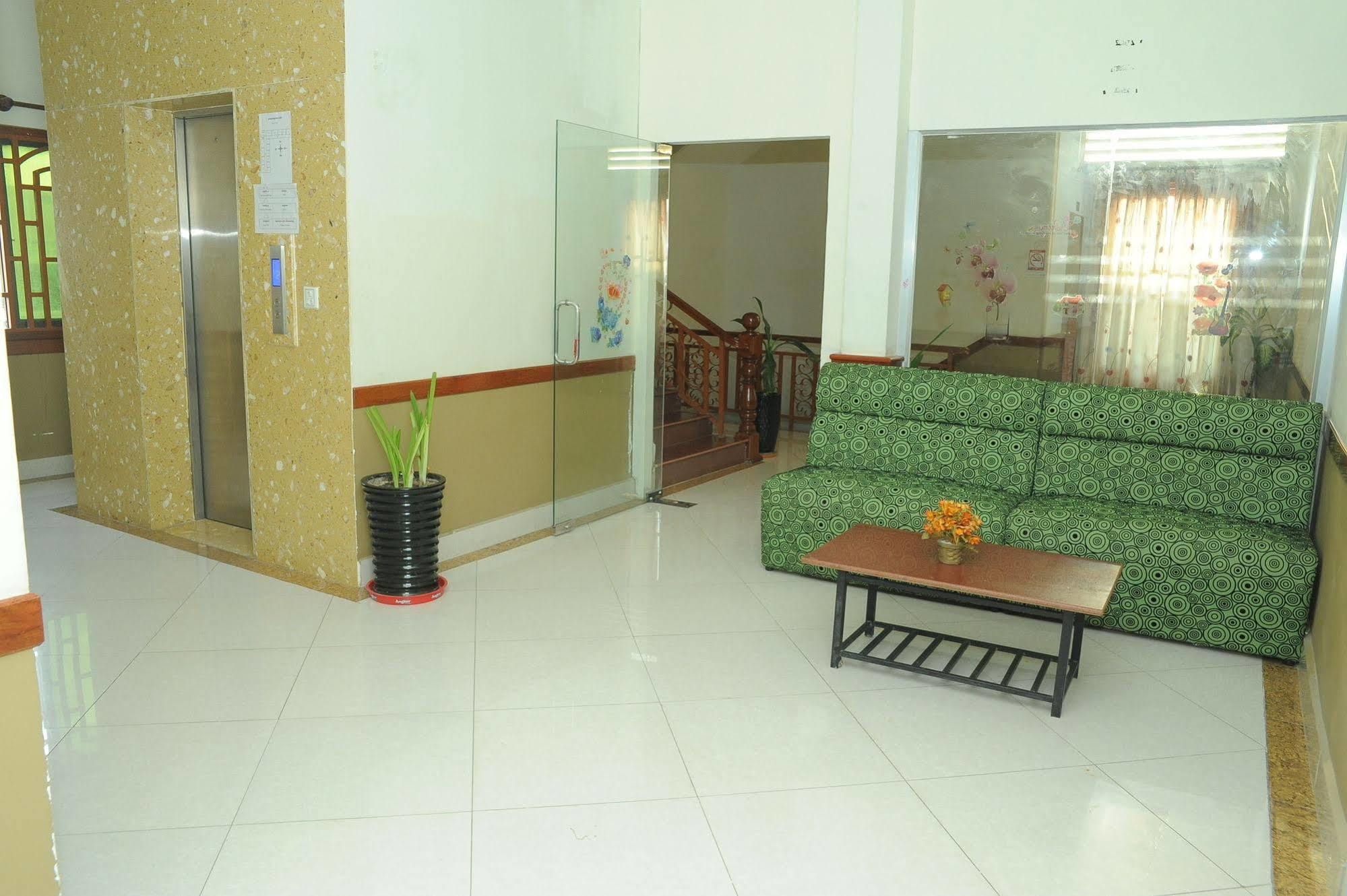 Lux Star Town Hotel Phnom Penh Exterior foto